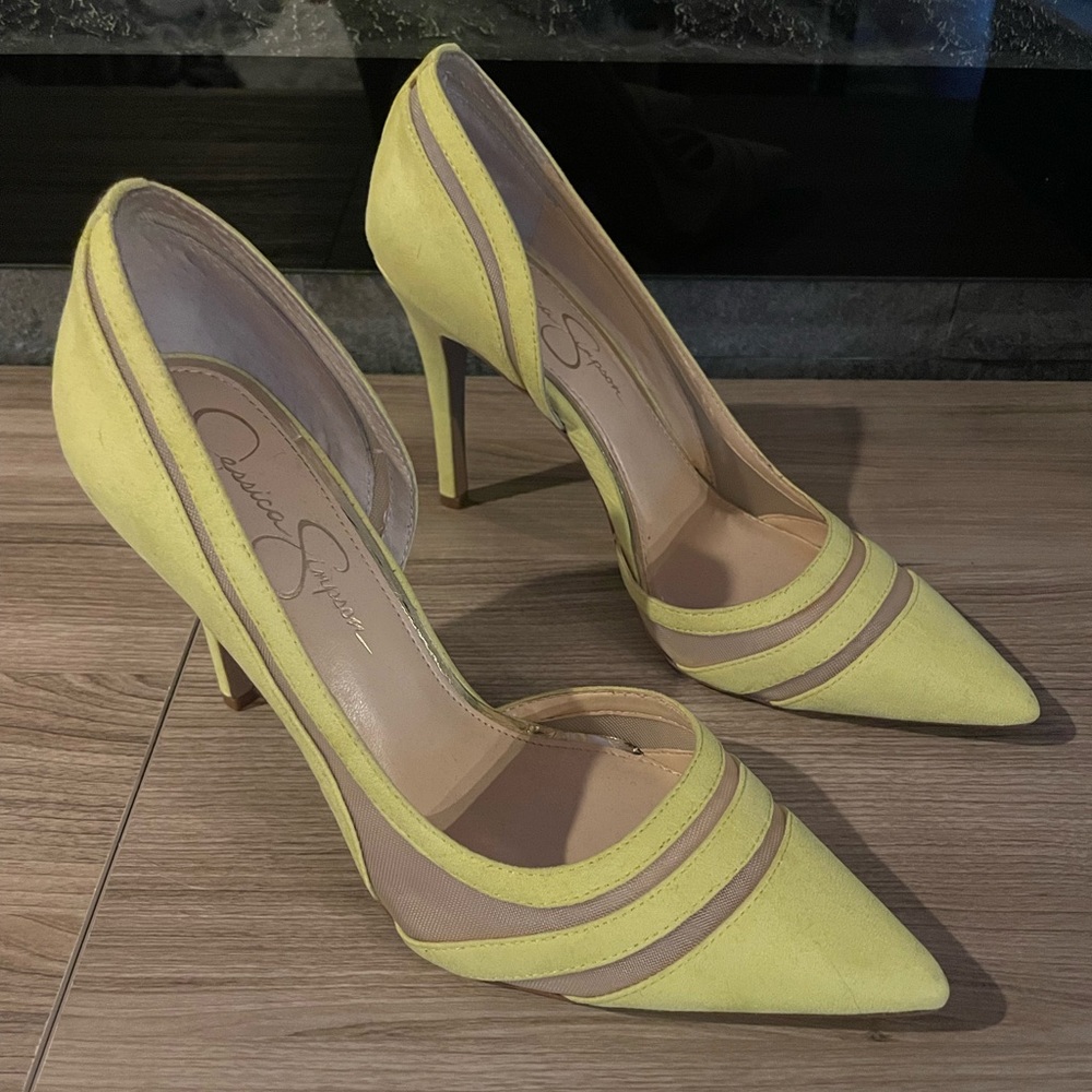 NWT Jessica Simpson Curtsy Pump no damage smoke free home no box.